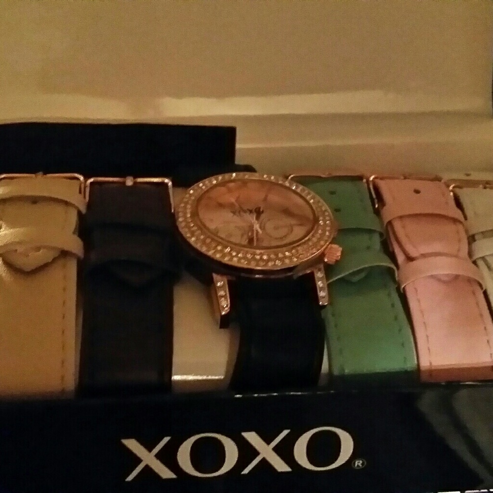 XOXO Gold Watch with 7 interchangeable bands
